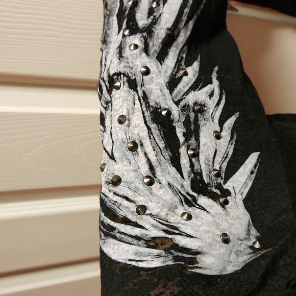 Rock & Republic burn out shirt accented sleeves wings with studs design. MED - Picture 4 of 7